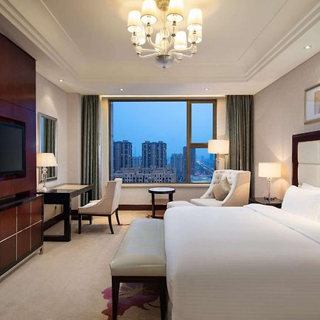 ホテル Wyndham Xinyang Downtown エクステリア 写真