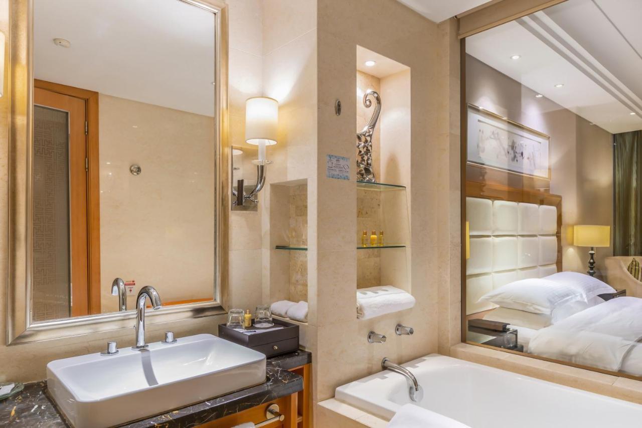 ホテル Wyndham Xinyang Downtown エクステリア 写真