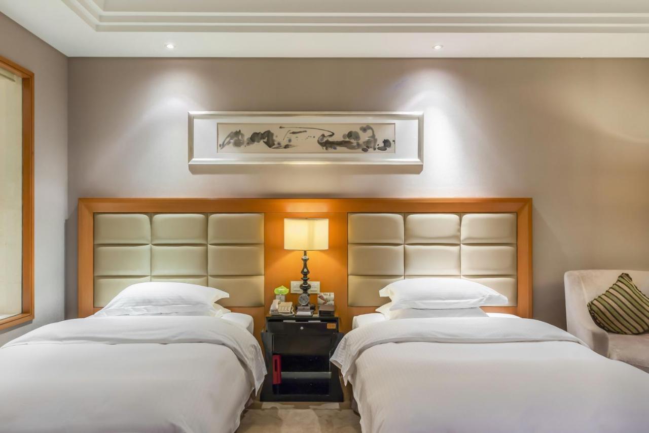 ホテル Wyndham Xinyang Downtown エクステリア 写真