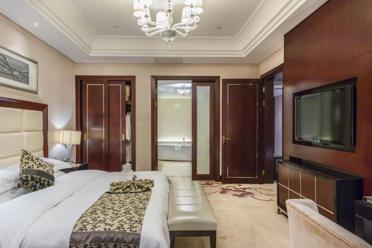 ホテル Wyndham Xinyang Downtown エクステリア 写真
