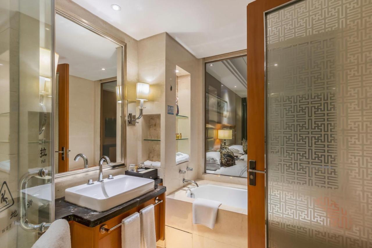 ホテル Wyndham Xinyang Downtown エクステリア 写真