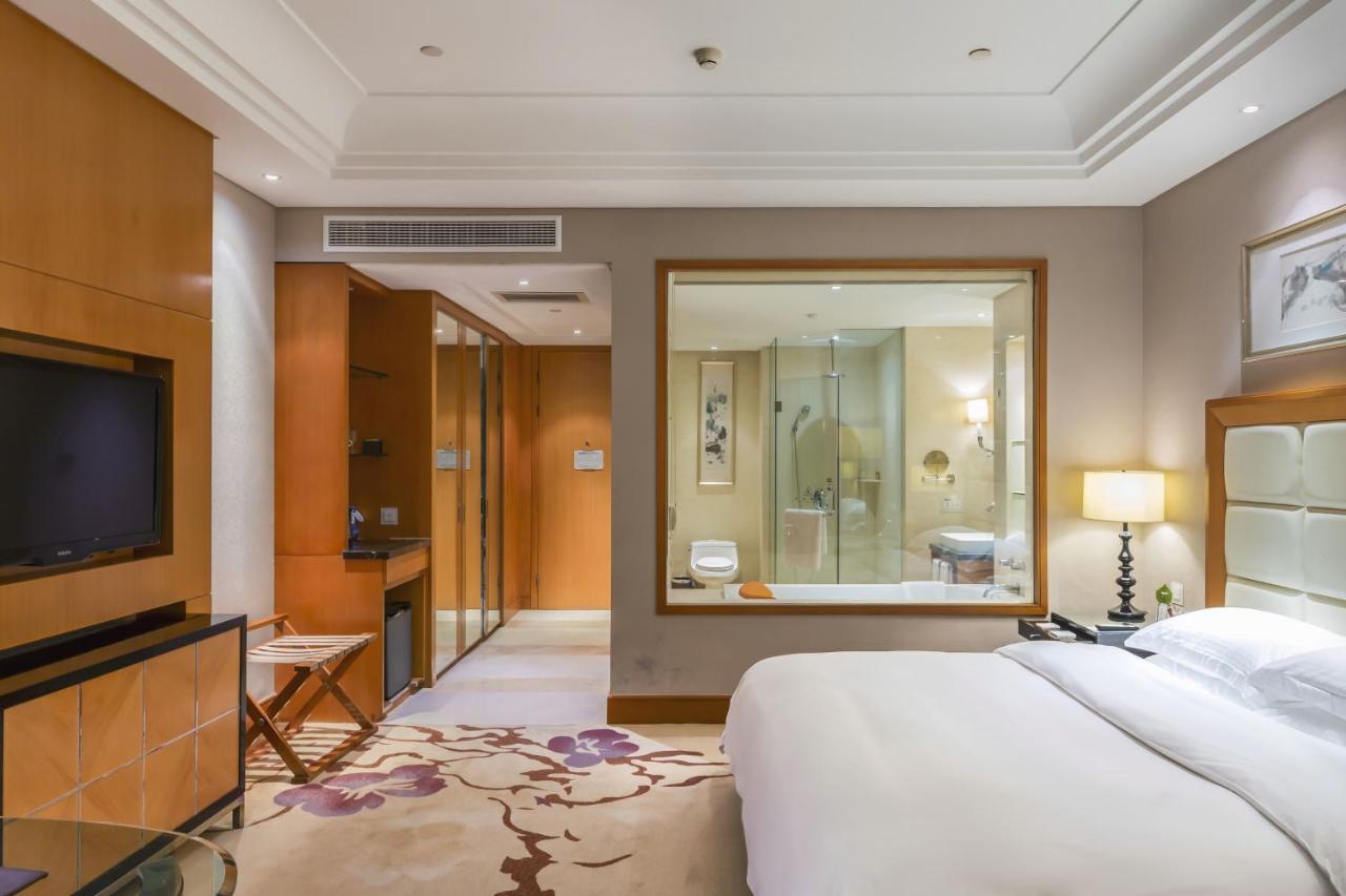 ホテル Wyndham Xinyang Downtown エクステリア 写真