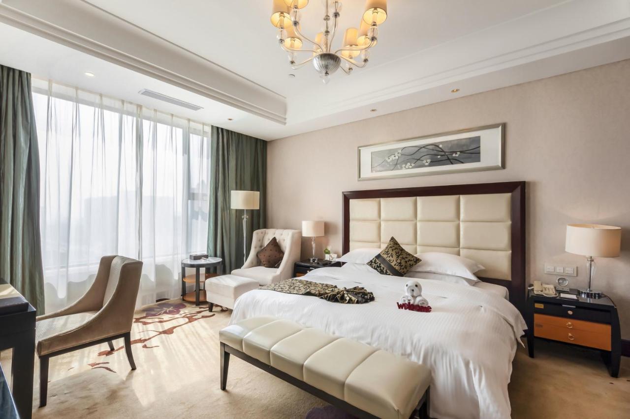 ホテル Wyndham Xinyang Downtown エクステリア 写真