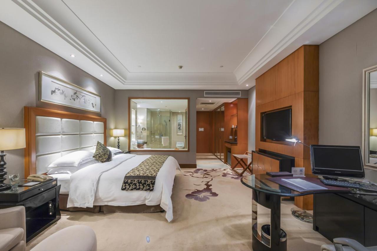 ホテル Wyndham Xinyang Downtown エクステリア 写真