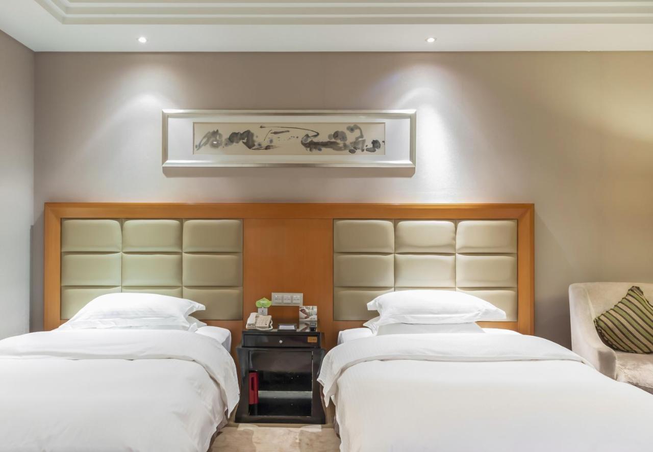 ホテル Wyndham Xinyang Downtown エクステリア 写真