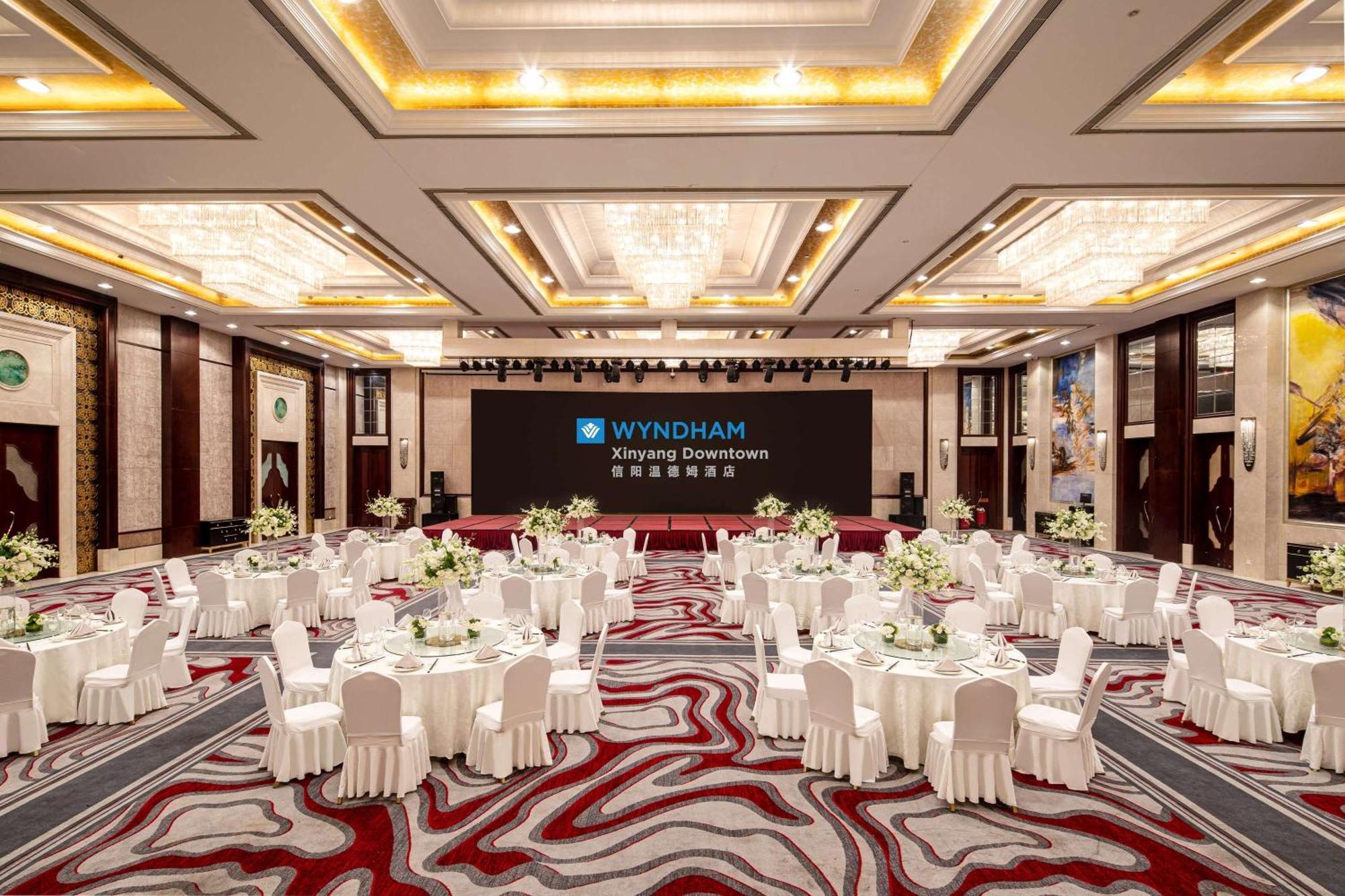 ホテル Wyndham Xinyang Downtown エクステリア 写真