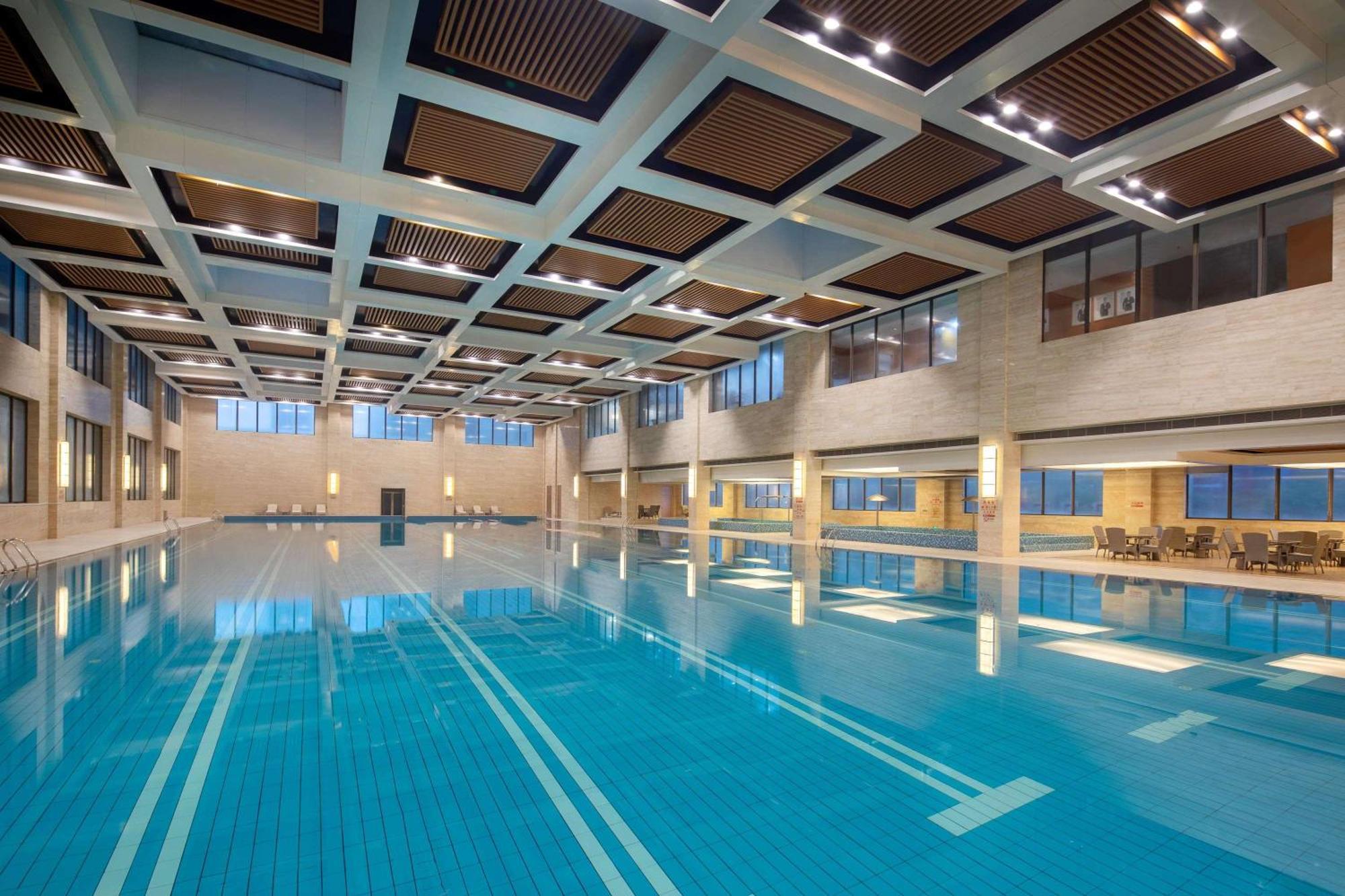ホテル Wyndham Xinyang Downtown エクステリア 写真
