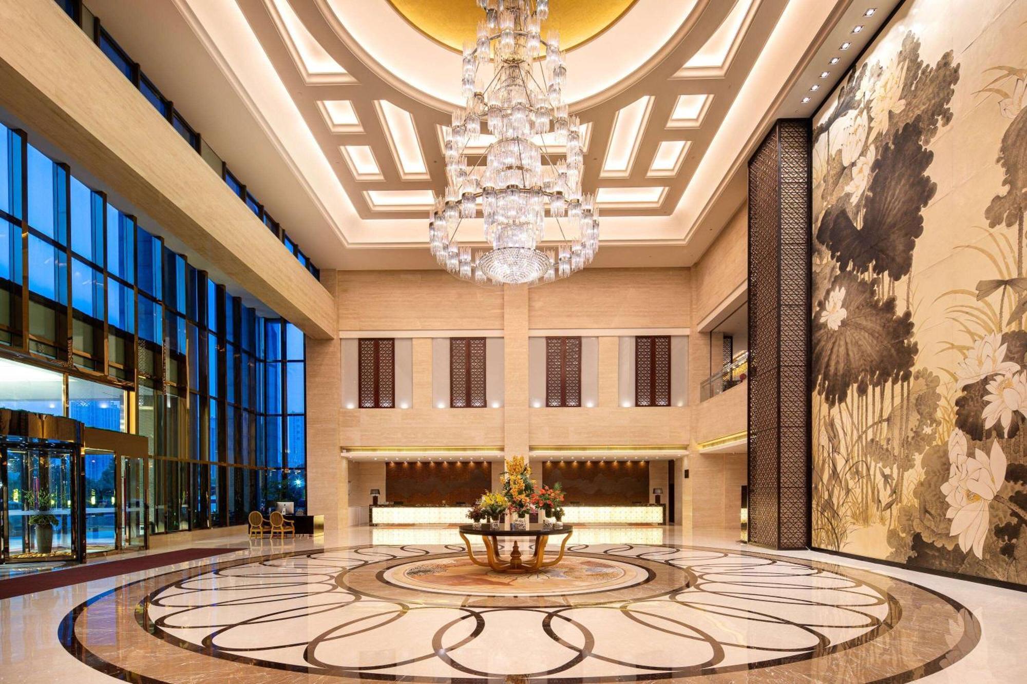 ホテル Wyndham Xinyang Downtown エクステリア 写真